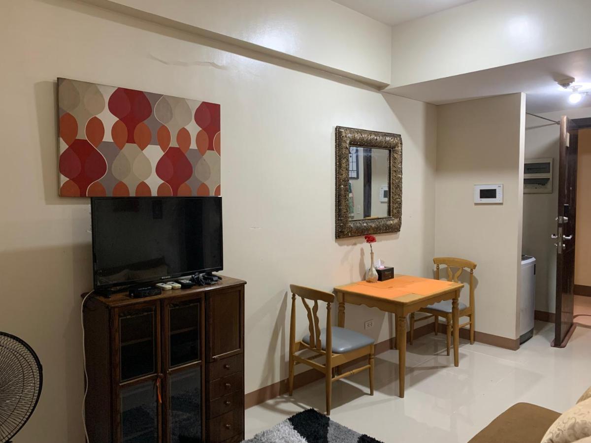 One Palm Tree Villas Condominium - Studio 2Nd Fl With Balcony - Across Terminal 3 Airport Pasay Exterior foto