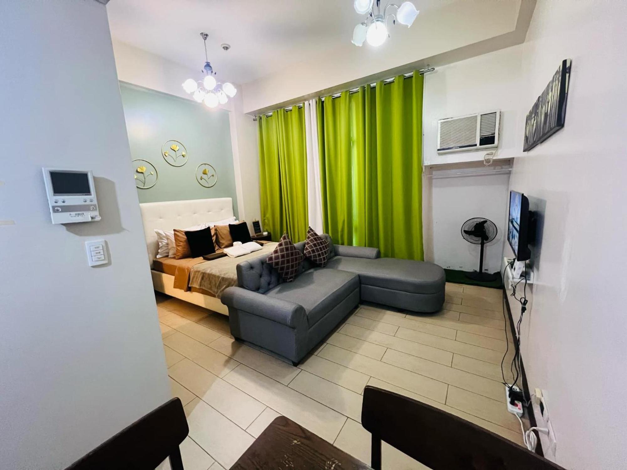 One Palm Tree Villas Condominium - Studio 2Nd Fl With Balcony - Across Terminal 3 Airport Pasay Exterior foto