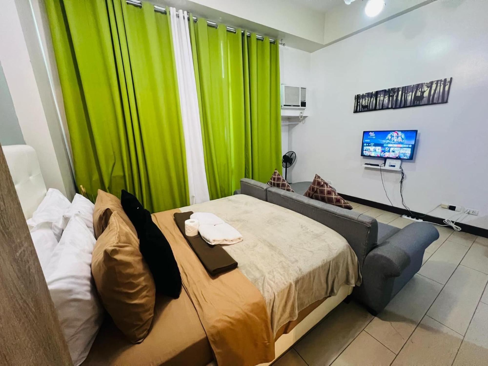 One Palm Tree Villas Condominium - Studio 2Nd Fl With Balcony - Across Terminal 3 Airport Pasay Exterior foto